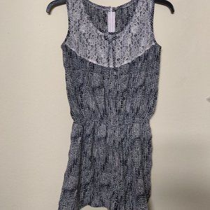 BLACK AND WHITE PATTERNED ROMPER